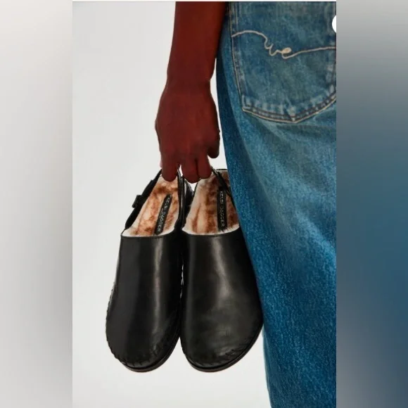 ▪️NIB Kelsi Dagger Brooklyn Freddie Black Shearling Slingback Clogs - Picture 2 of 13